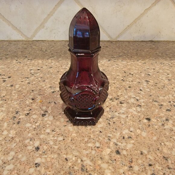 Avon's 1876 Cape Cod ruby red glass salt & pepper shakers - Picture 8 of 8